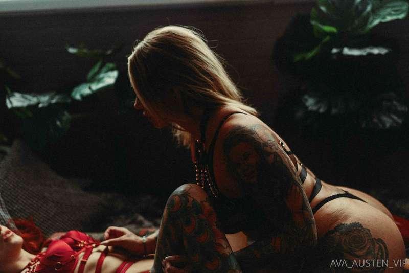 Crawling all over my queen @adreena_angela 🌶🖤
