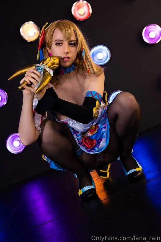 Excuse me, where are you looking? 