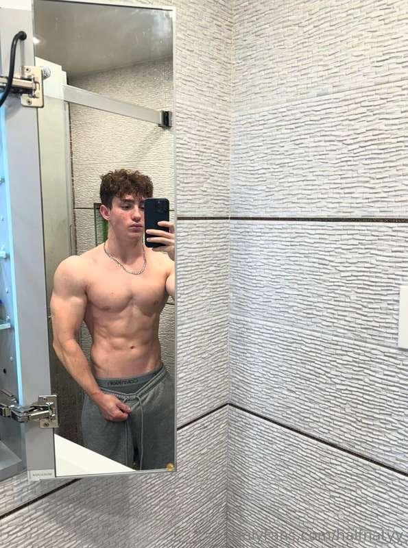Can you imagine my cock in your mouth? 👅