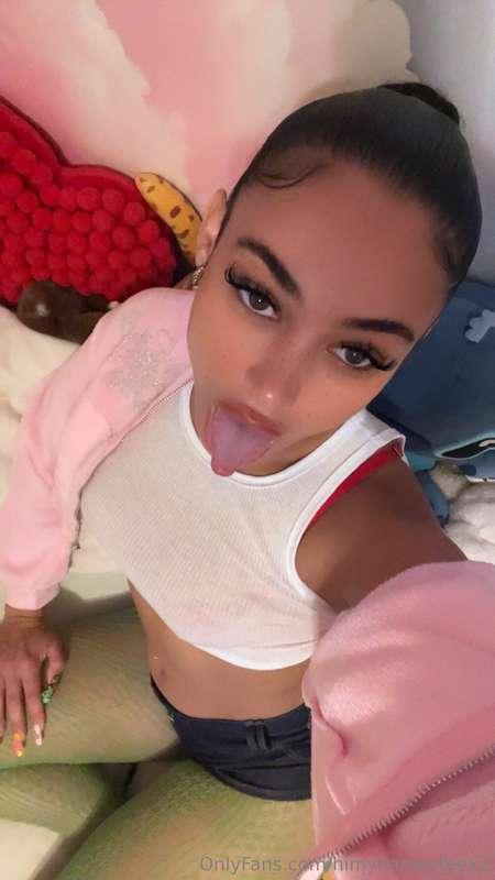 chat with me 🩷 I'm active! 