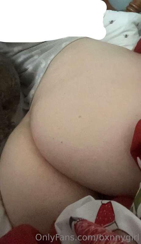 pale lil butt