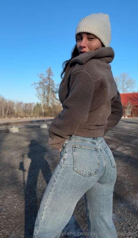 Chilly vibes ❄️hot intentions 🔥