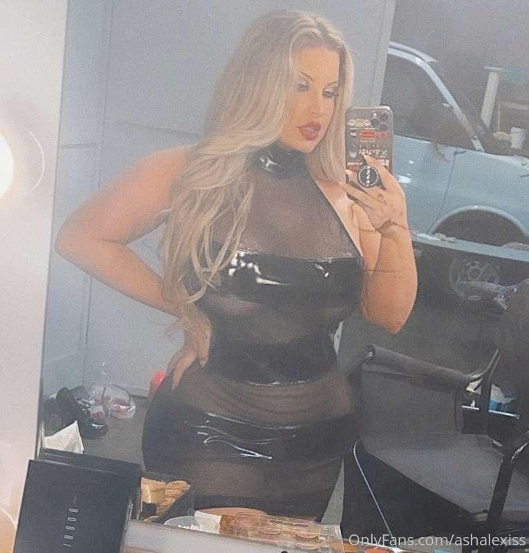 A little mesh & leather for ya ;)