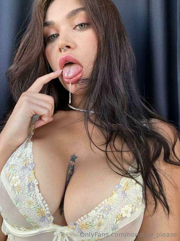 Only the dirtiest can handle @edelwitch 😱
Busty hottie @edel..