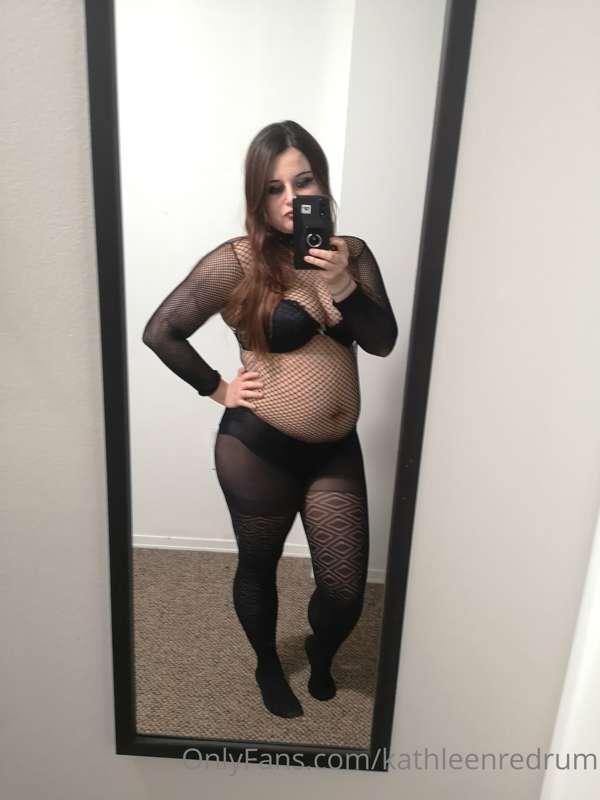 Who came here for the nylons?? 🙋🙋