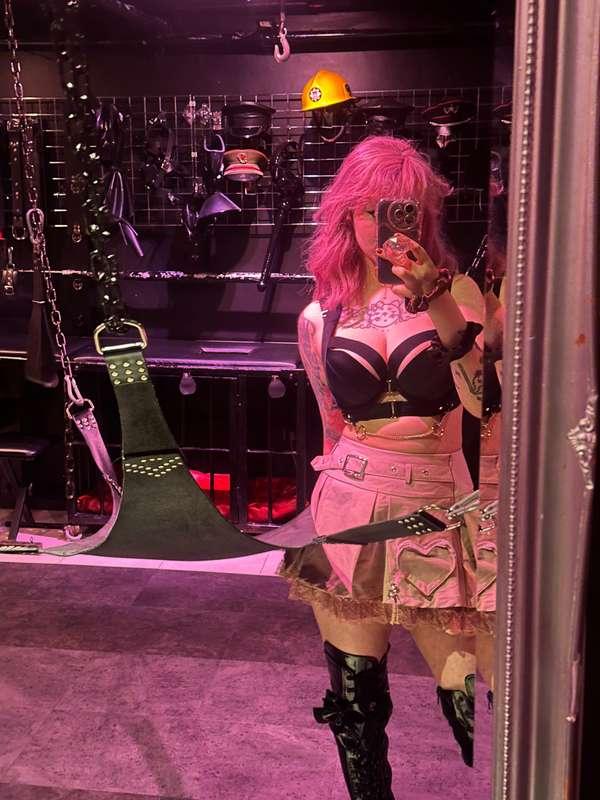 meet me in the pink room