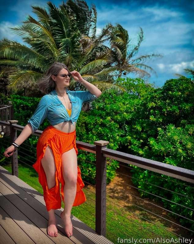 You're In the Jungle Baby 🌴 Day 1 was a massive success... between Acai bowls and jungle trekking looking like I'm wearing half an Alan Grant cosplay... Feeling good, and can't wait to show you all even more. My curves on this island are destructive 😈

#trans #tgirl #trap #femboy #feminization #pinup #lingerie #sissy #ass #thicc #mtf #honeybirdette #girlnextdoor #travel #kauai