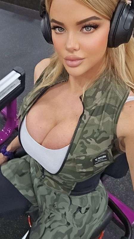 𝗪𝗮𝘁𝗰𝗵 𝘁𝗵𝗮𝘁 𝘄𝗵𝗲𝗻 𝘆𝗼𝘂 𝗳𝗶𝗻𝗶𝘀𝗵 𝘄𝗼𝗿𝗸⬇️🔞 I got a treat in my dms g..