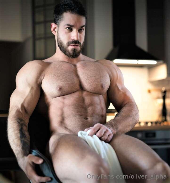 I have a secret… wanna know what it is?😈