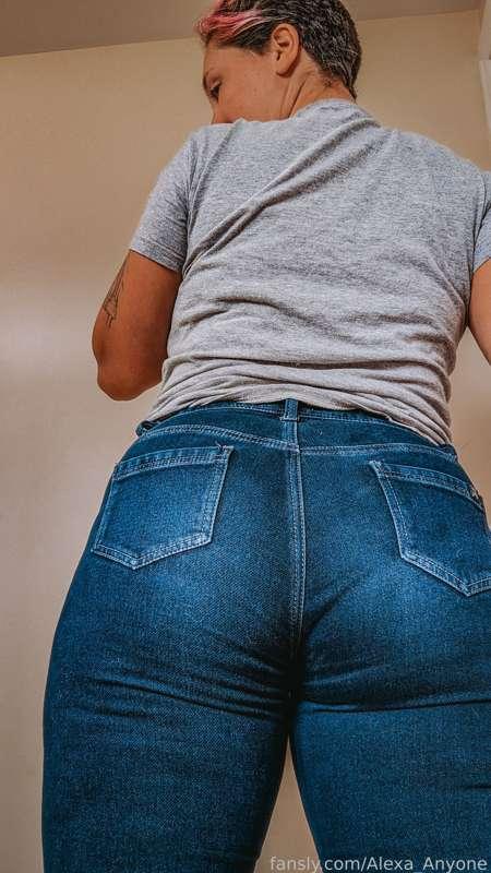 I can't believe these jeans didn't fit me a couple months ago!! And they make my ass look ginormous too! 🙊🙊

#denim #jeans #thicc #pawg #phat #ass #milf #bignipples #stretchmarks #massive #bigboobs

