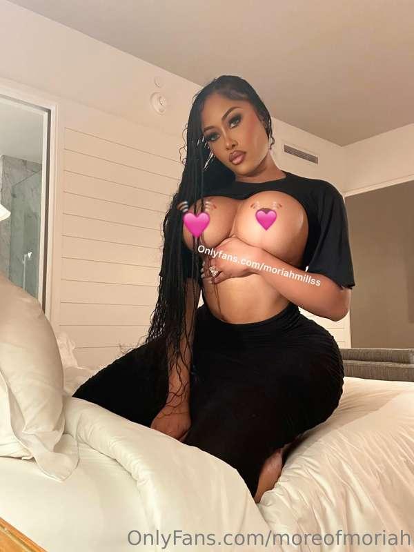 Titty bundle, yes or no?🤤