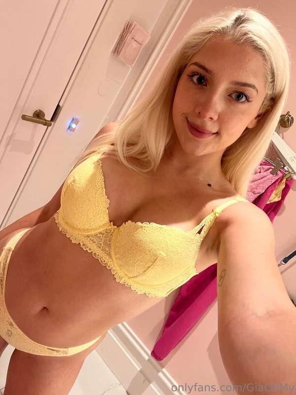 I wanna make you a custom video! 😍 DM me what you'd like to ..