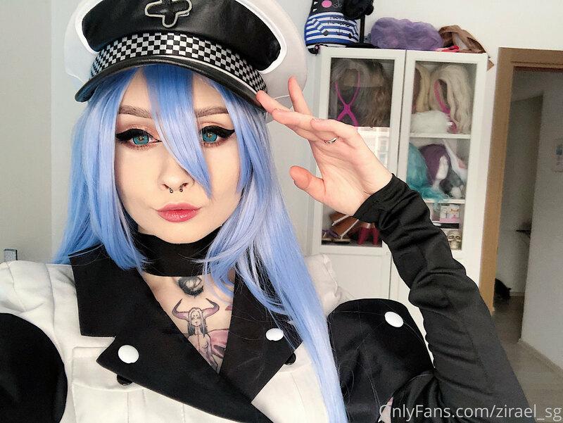 Esdeath cosplay selfie set will be available in few hrs??