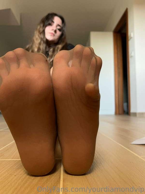 Hello love, how are you? Mmmhh..Could you take off my socks ..