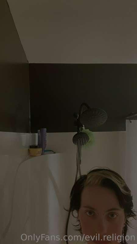 shower set just dropped in ur dms 🫧