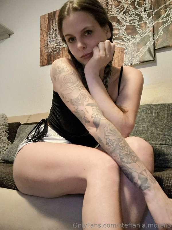 Kommst du noch ein wenig zu mir auf die Couch mein Süßer ? 😈..