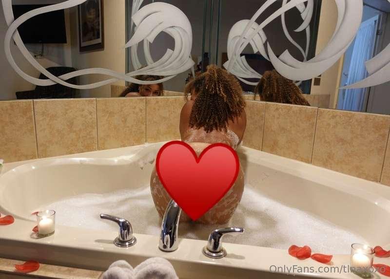 🫧nothing but soap jacuzzi photoset (5 pics)🫧 Soapy boobs & b..