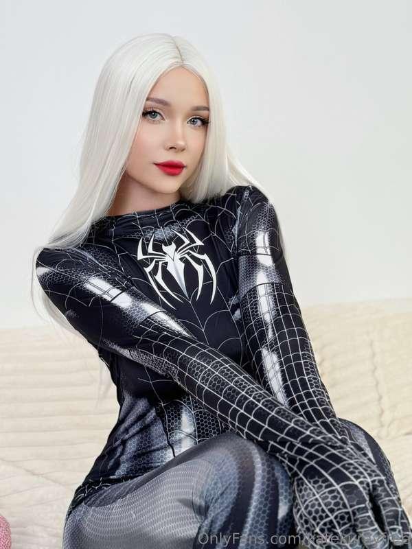 For all subscribers I published a free video "spider girl"🕷️..