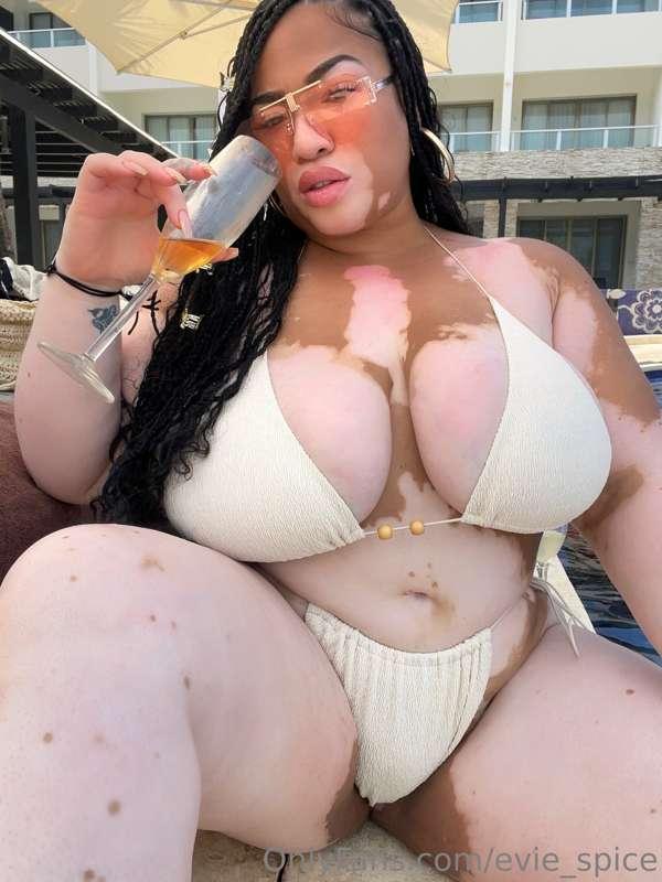 Let me be your vacation 😎