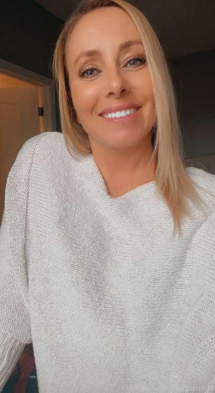 Hope your week is off to a good start. (Yes, I got dressed t..