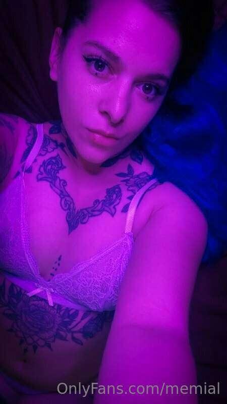 @lexxsky✨ＬＥＸＸＳＫＹ✨@lexxsky
Geeky slutty girl looking for some..