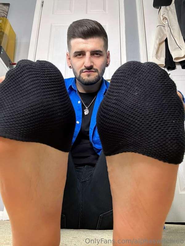 Time to reveal these perfect soles 😈