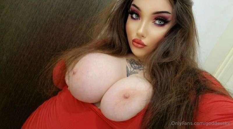 I love showing you my cute face & tits baby 😍