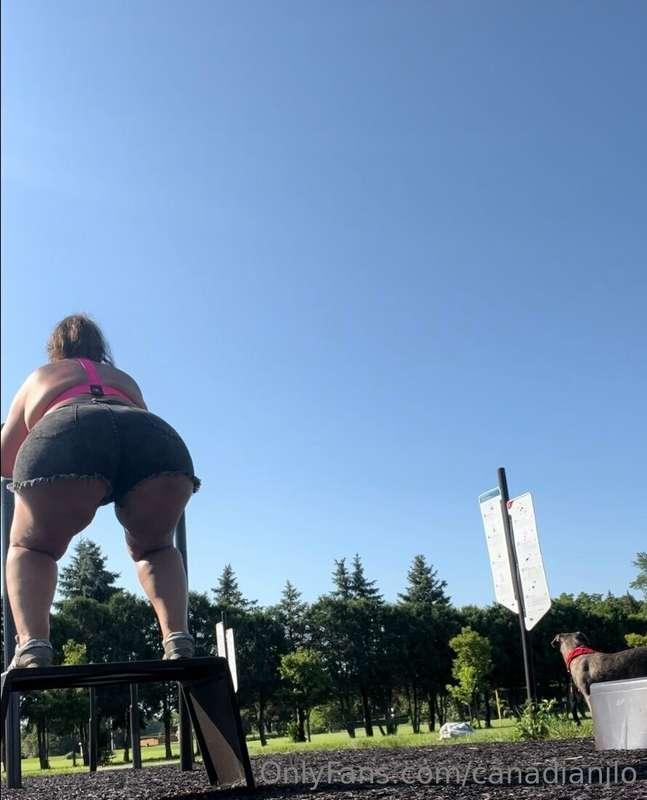 Working out with Stella at the park..🔥