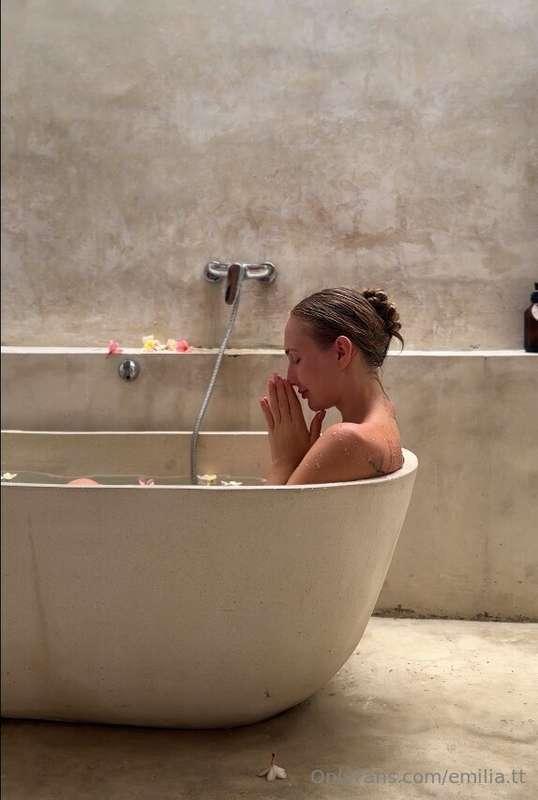 💦Nothing beats starting the day with a warm, relaxing bathTh..