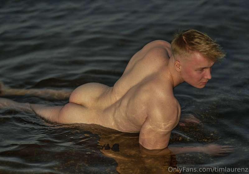 Monster Tim in the sea 💦🍑