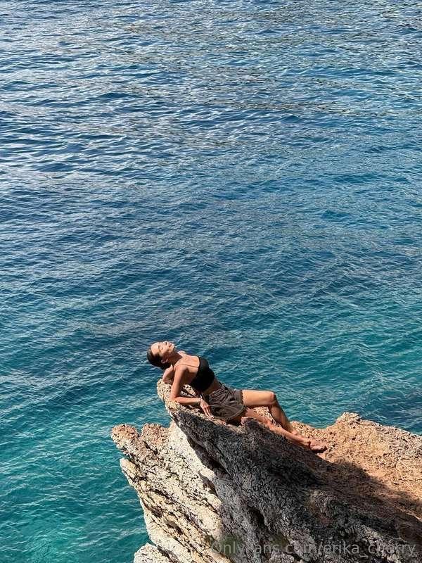 I bid farewell to summer as I look through my photo album 🩵W..