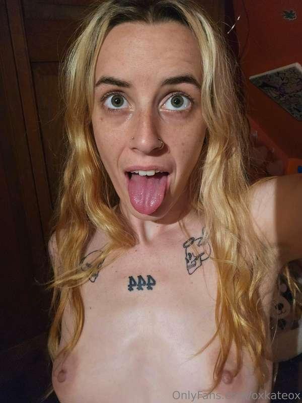 Cum on me, please Daddy 👅