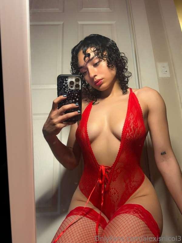 Hottest when in red 🍒💋