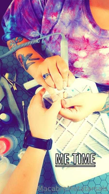 Self care with my BFF @dizzytypebroad 💅