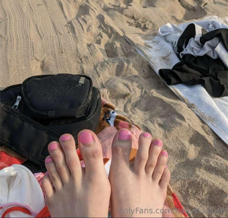I'm back from a short beach vacation (way too cold ice water..