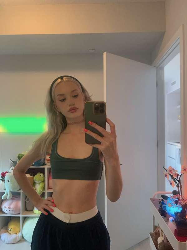 pose