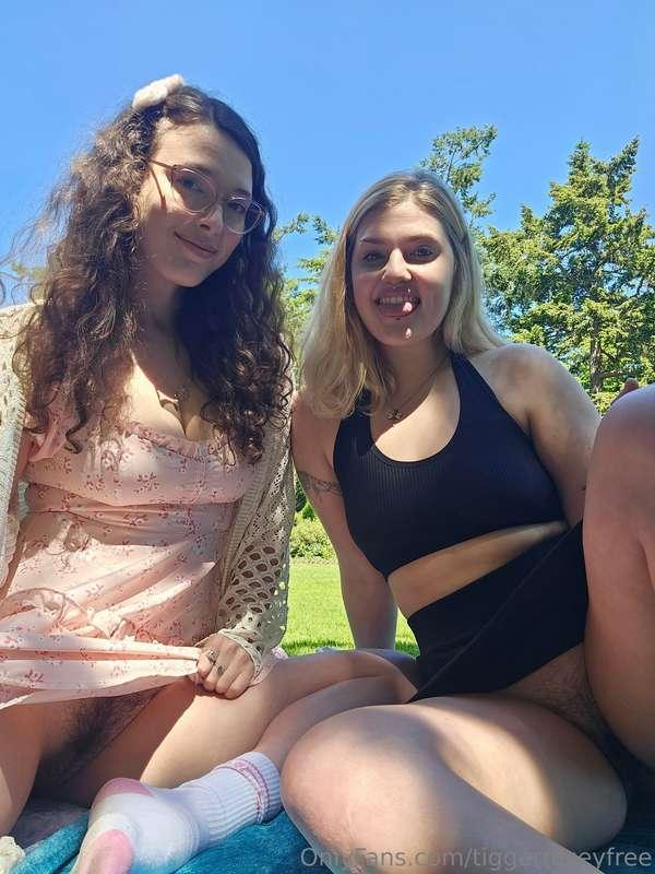 Picnic photo dump! With my girlfriend @marigoldrue Showing o..