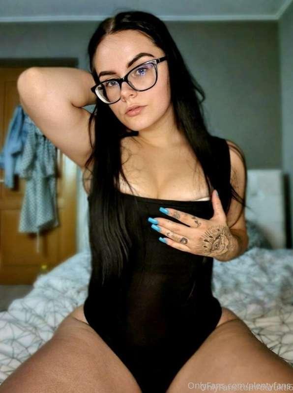 Hey I'm Zoe 💋
Studying, sexy, funny and cool, tattooed and t..