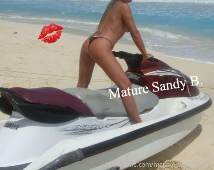 To all MATURE MILF lovers, if you like my Onlyfans page plea..