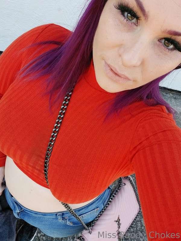 Look into my eyes and get lost, listen to my siren call an j..