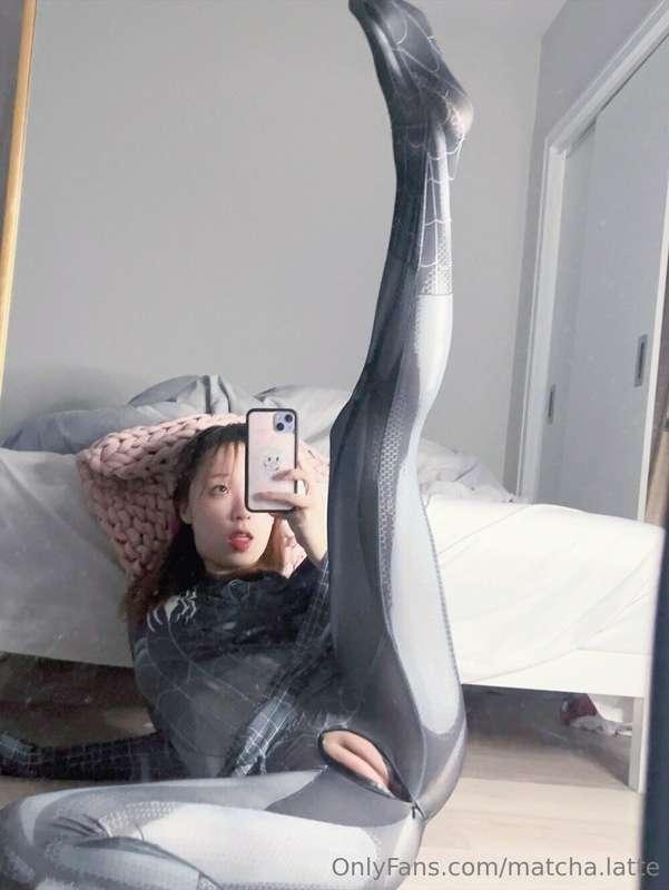 fuck me in my latex lingerie?🖤🤍😊🕷️🤍