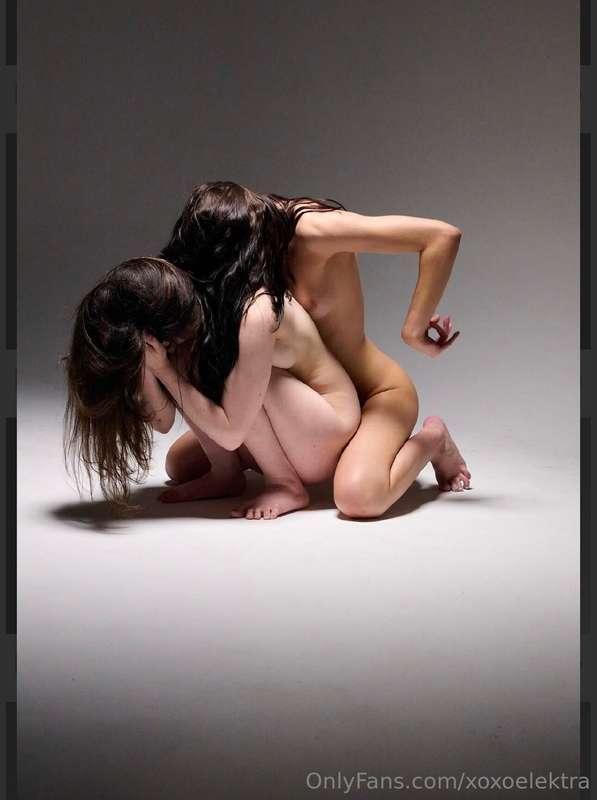 Double trouble with your favorite duo 😈 @liviezeta 