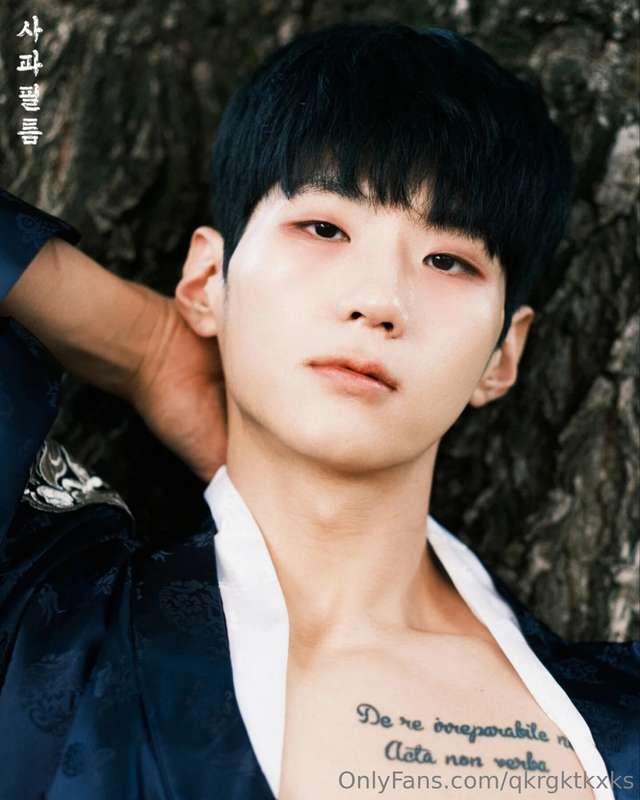 박하단들 목요일 잘 뿌쉈나요~?오늘은 제 개인 사진집이 출시되었다는 소식을 공지하러 왔서요 짞짞짞ㅎㅎ 이번에..