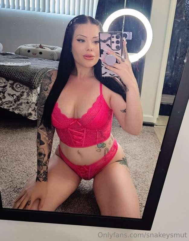 i love getting all made up so I can take slutty pics and vid..