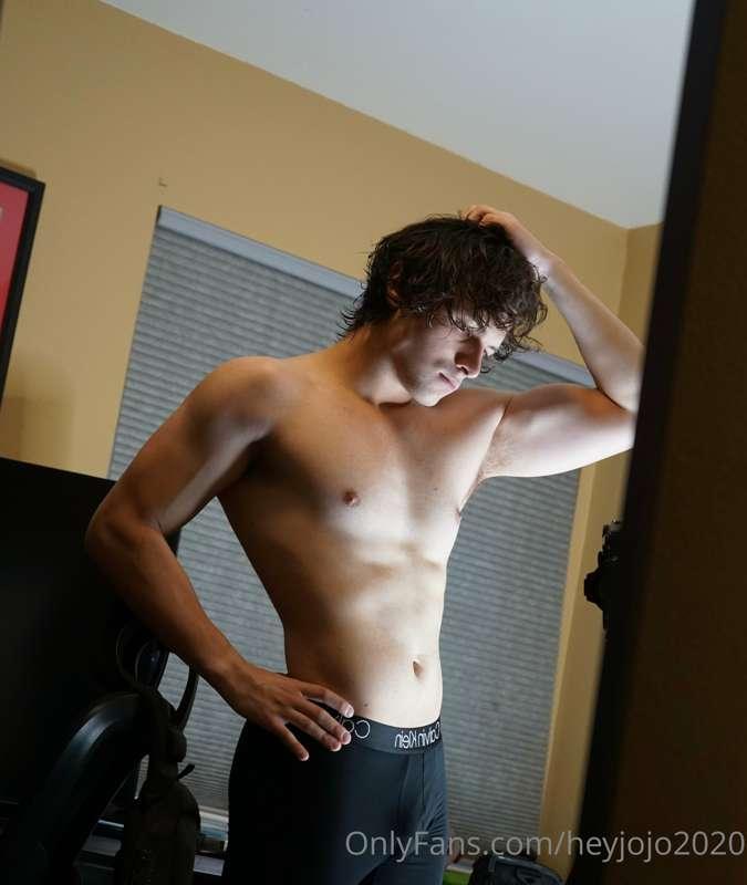 Daddy is ready to play 👅 Any volunteers? 😜