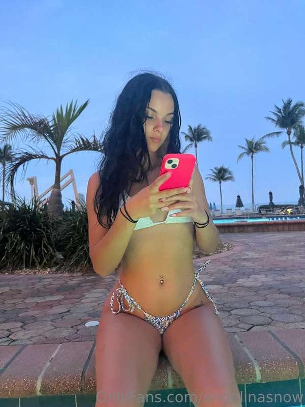 me while i’m responding too guys 🥰