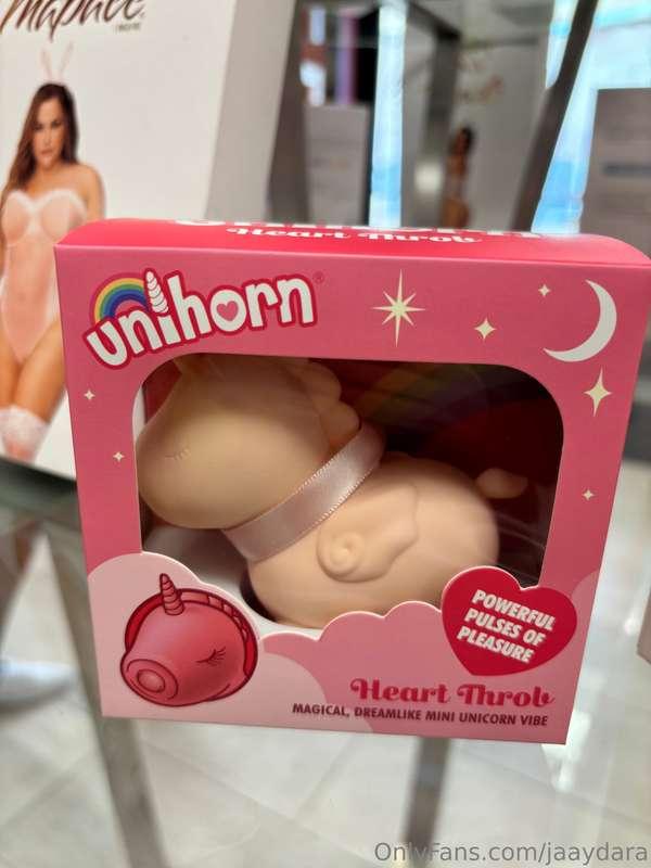 How cute is this unicorn vibrator?😍🦄