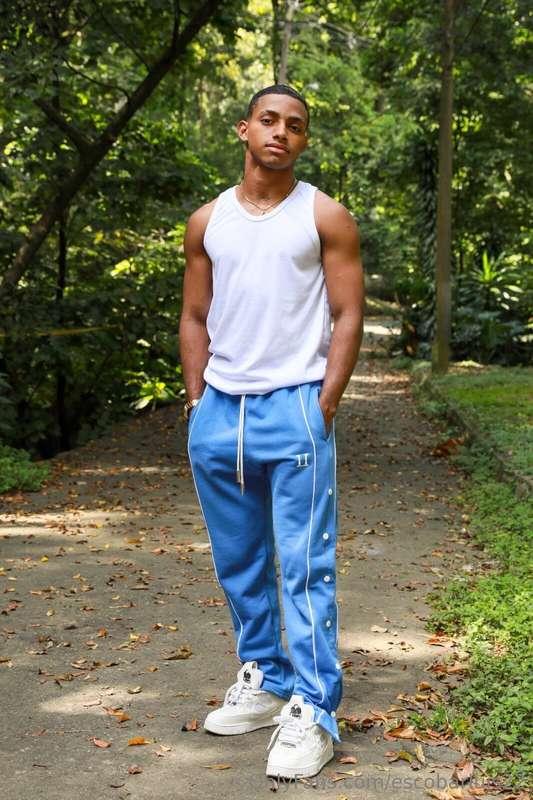 Que tengas una buena tarde para todos mis suscriptores pront..