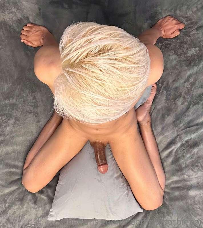 Swipe left to look into my eyes while you unzip your pants.