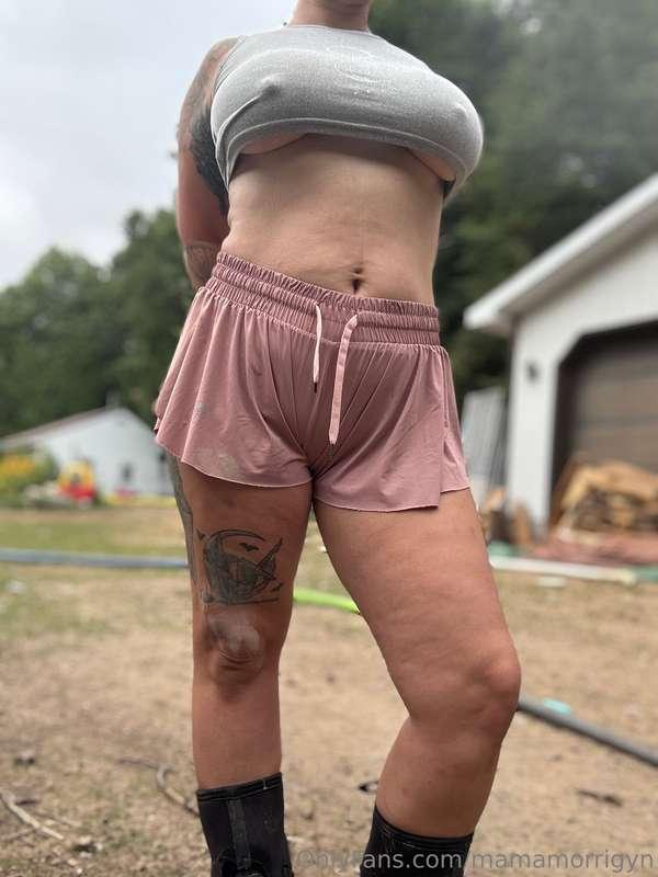 Good morning from this dirty little girl to my filthy fans 😈..